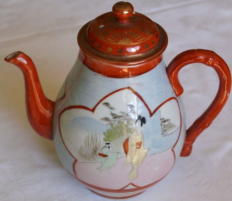 Vintage Kutani Akae-style Teapot with Geisha/Landscape Pattern