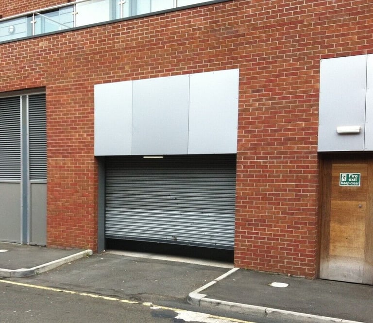 SECURE 24/7 UNDERCOVER PARKING - business district off Leeds Street, L3 2BB (4793)