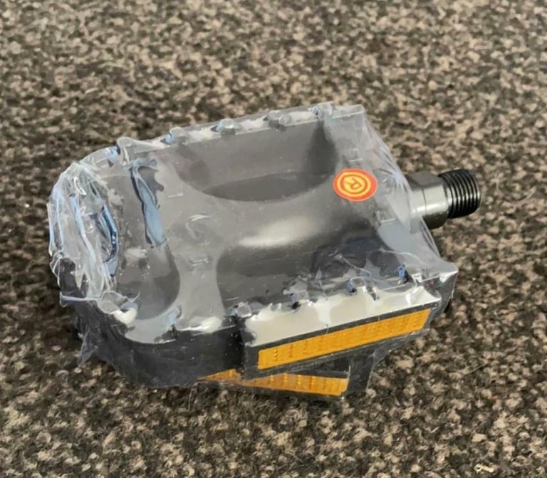 image for Brand new 9/16 cycle pedals 