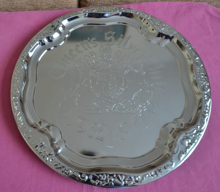 QUEEN'S SILVER JUBILEE TRAY 
