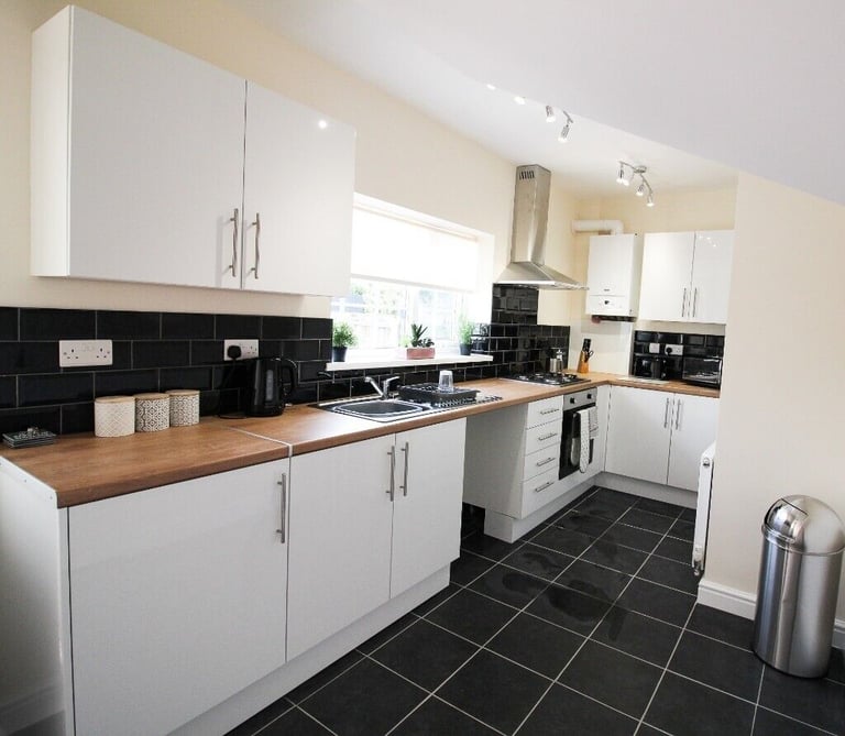 Lovely refurb close to Next, B & Q and Asda at Redhouse!