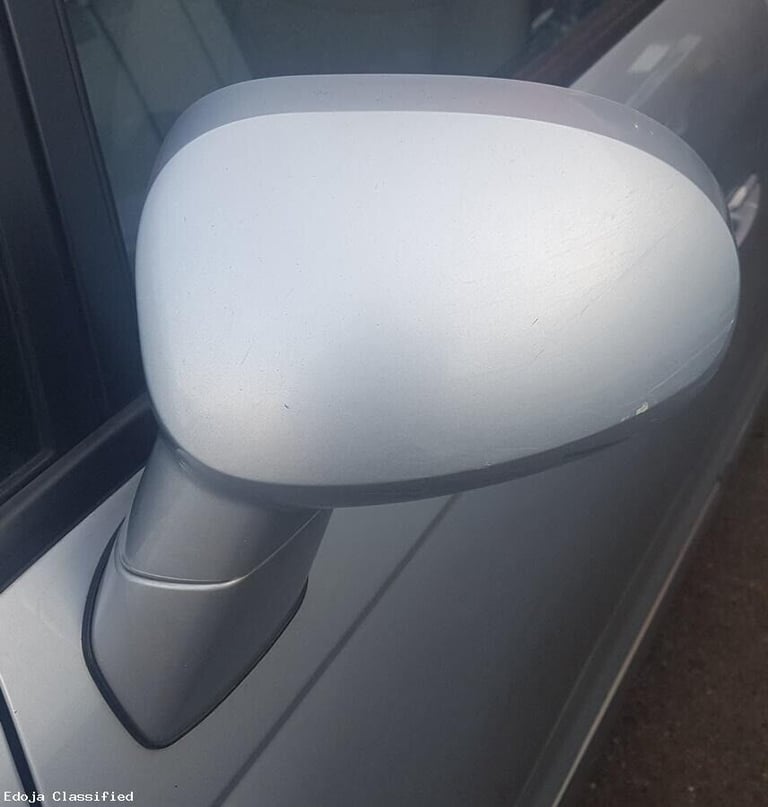 image for Ssangyong Rodius Left Side Wing Mirror Silver 2007