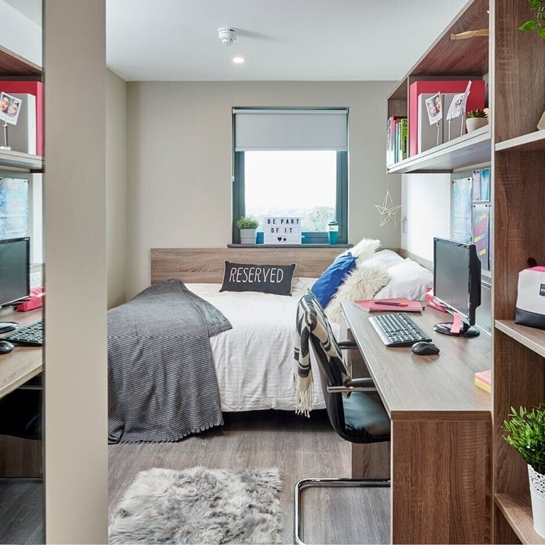 STUDENT ROOMS TO RENT IN PORTSMOUTH. PREMIUM ENSUITE WITH PRIVATE ROOM, BATHROOM AND KITCHEN