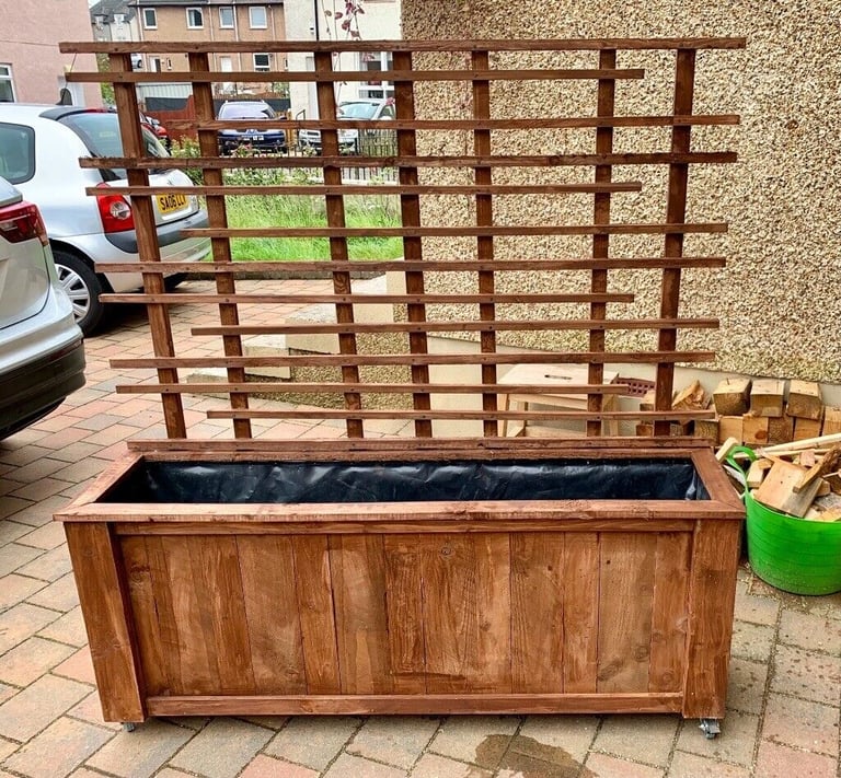 Handmade Wooden Flower/Plant/Vegetable Planter trellis & castor wheels