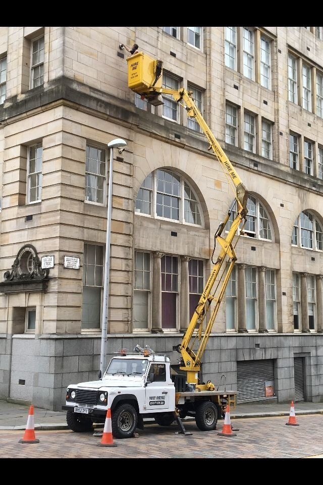 CHERRY PICKER HIRE £300 PROPERTY MAINTENANCE/ PAINTING/GUTTERS/SOFFITS WEST END ALL AROUND GLASGOW