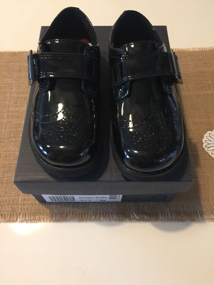 Crown Wish Kid Black Patent Size 8 1/2 F