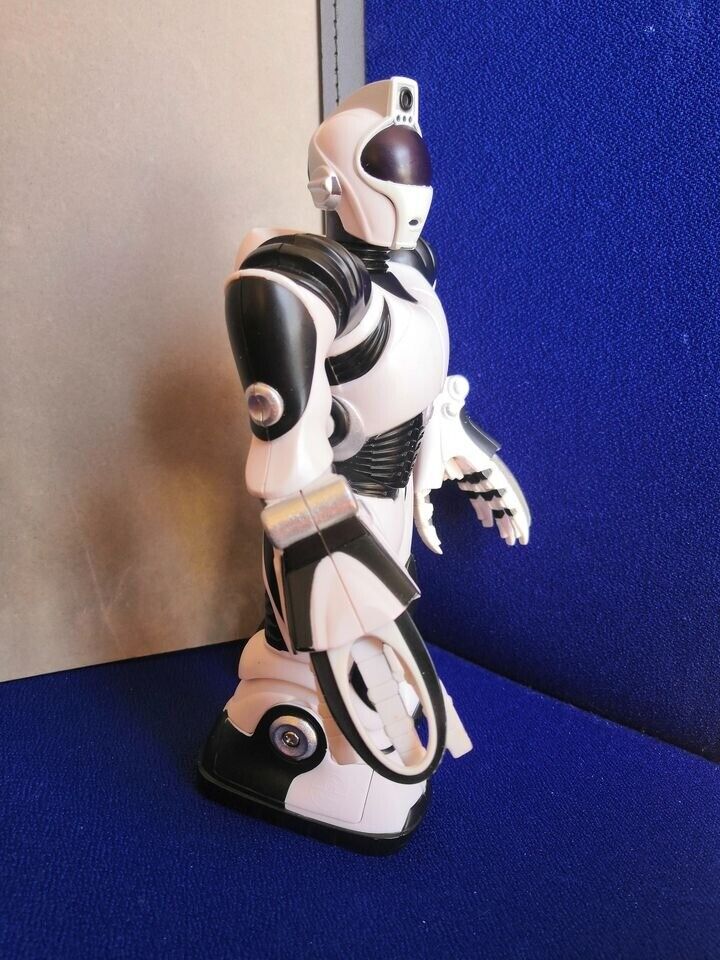 WowWee Robosapien V2 Humanoid White Robot Walking Light Up Eyes Figure Toy  22cm 2005 | in Dorchester, Dorset | Gumtree