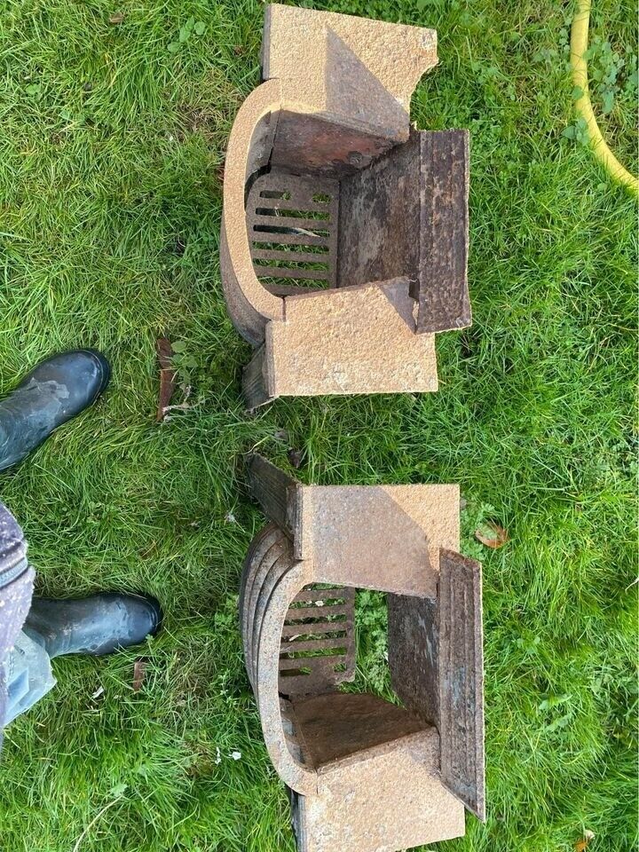 VINTAGE ANTIQUE FIRE PLACE GRATES GARDEN FEATURE X 2