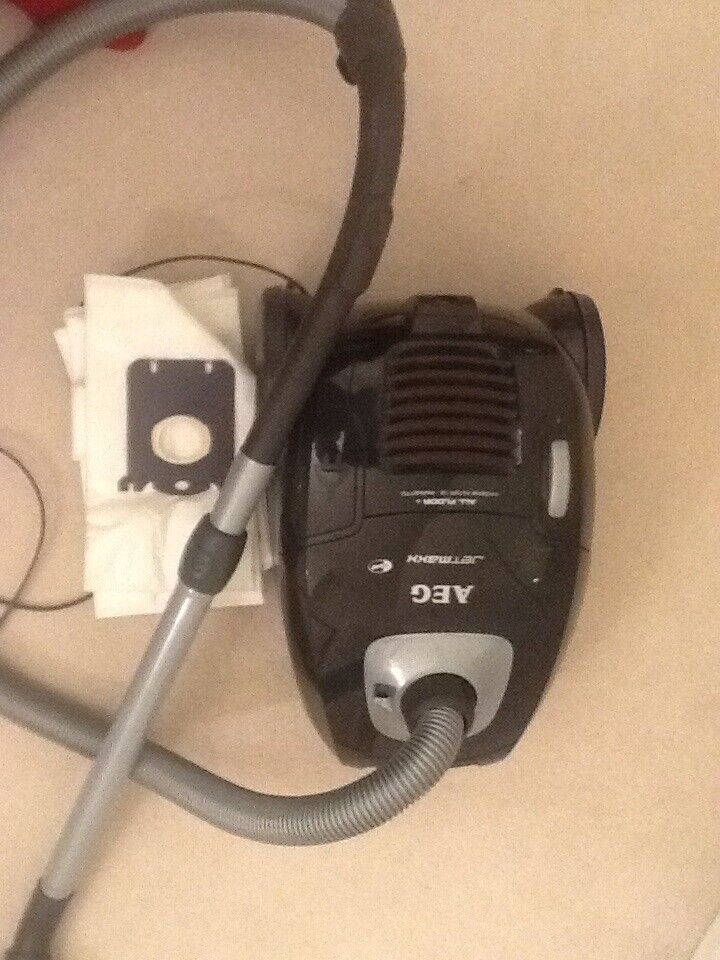 image for bagged AEG vacuum cleaner in excellent condition extremely quiet