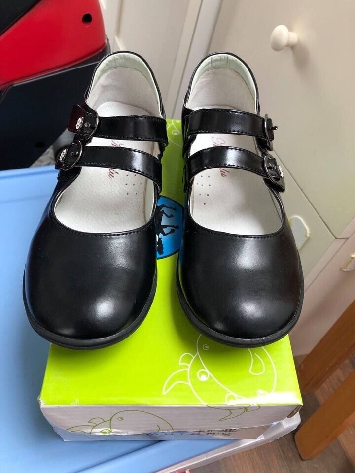 Quality shoes for young girls, leather, foot length 22cm