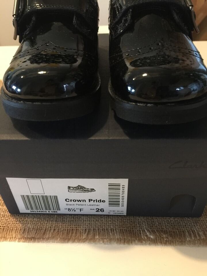 Crown Wish Kid Black Patent Size 8 1/2 F