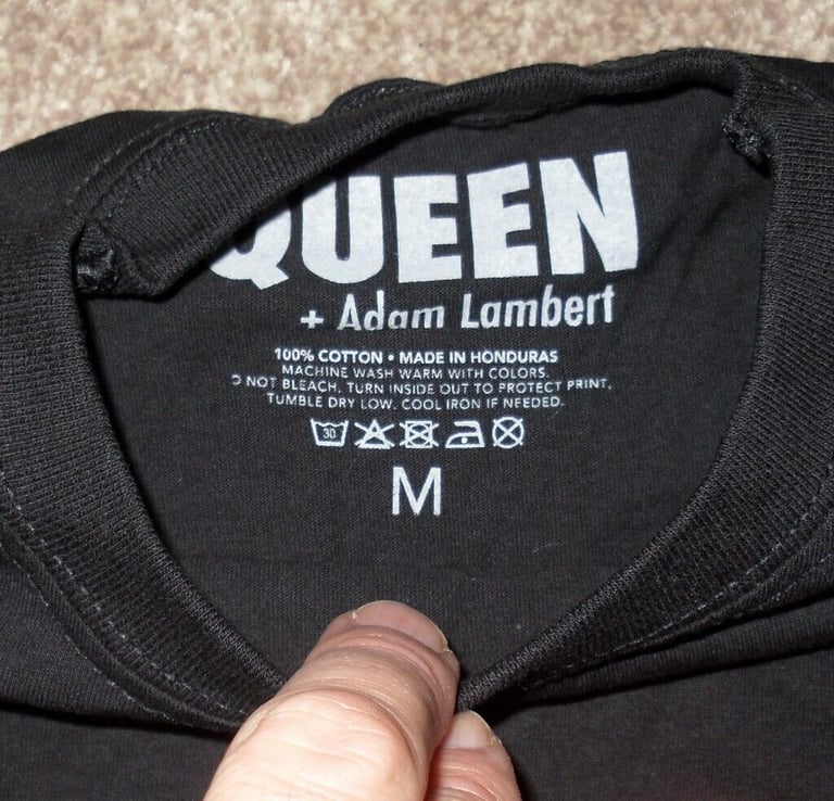 New Queen + Adam Lambert Black with Shiny Red Lettering T-Shirt Size M Medium