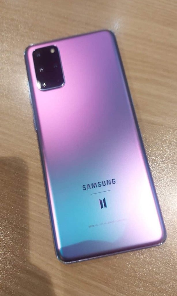 Samsung S20 + 5G BTS 