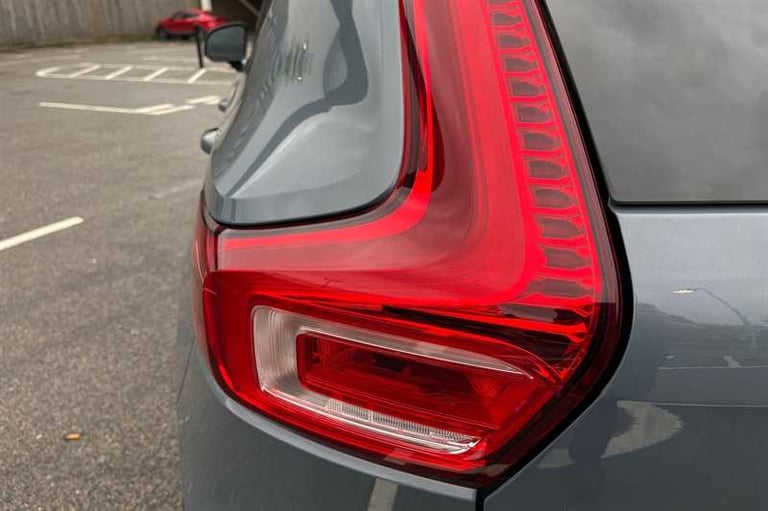 2021 Volvo XC40 2.0 B4 MHEV R-Design SUV 5dr Petrol Hybrid Auto Euro 6 (s/s) (197 ps) SUV Hybrid ...