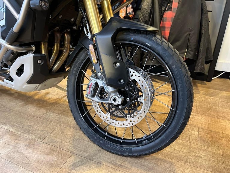 2025 Triumph Tiger 1200 RALLY EXPLORER PREMIUM COLOUR Petrol yellow 6 Speed