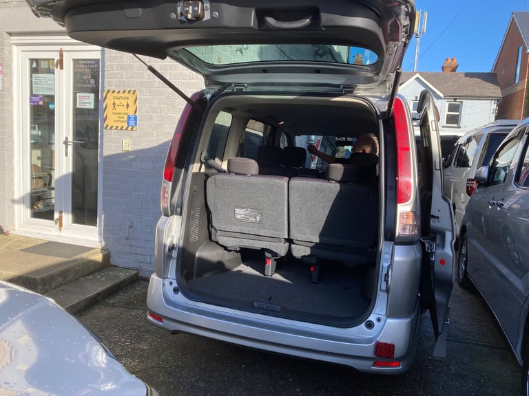 2010 Nissan Serena 2.0 PETROL AUTOMATIC 8 SEATER VERY LOW MILES ULEZ COMPLIANT