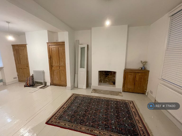 2 bedroom house in Magdala Road, Broadstairs, CT10 (2 bed) (#771430)