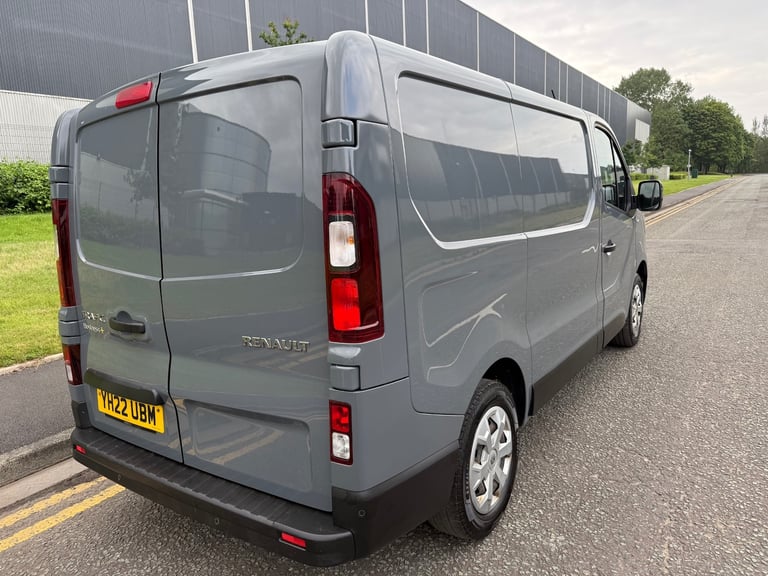 22 reg RENAULT TRAFIC 28 2.0 B/DCI 130 BHP SL BUSINESS+ panel van ( VAT INCLUDE 