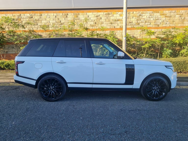 Land Rover Range Rover vogue SE AUTO 3.0 TDV6 Black pack FSH WITH LAND ROVER 