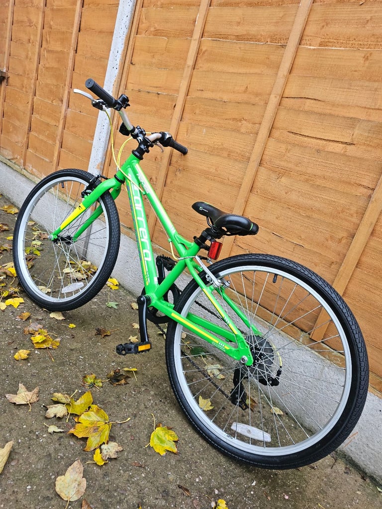 BIKE 24" WHEEL CARRERA LIGHTWEIGHT 6-SPEED HYBRID - Age Range 7-11 Years £128