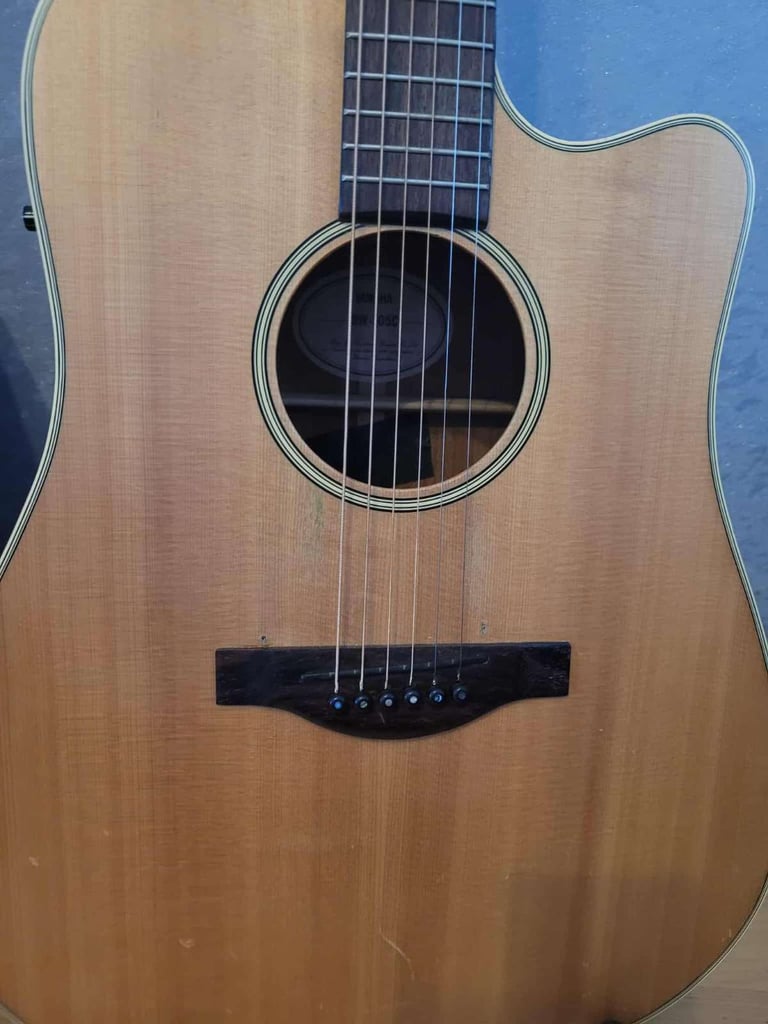 Acoustic guitar solid top yamaha 