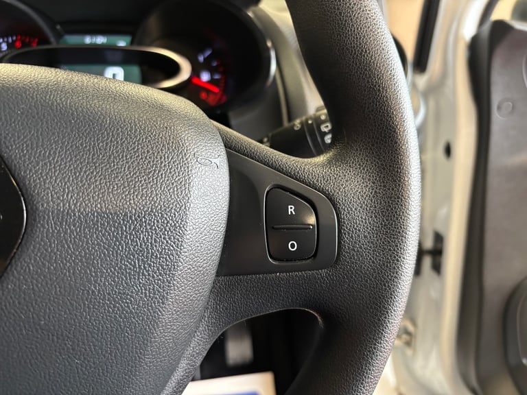 2016 Renault Clio 1.2 16V Play 5dr HATCHBACK Petrol Manual