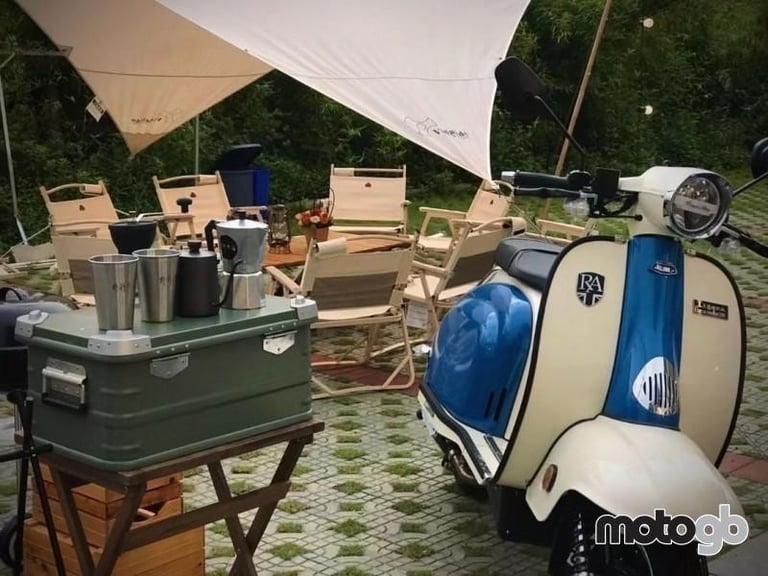 Royal Alloy TG 125cc S a Modern Classic Retro Automatic Moped Scooter For Sal...