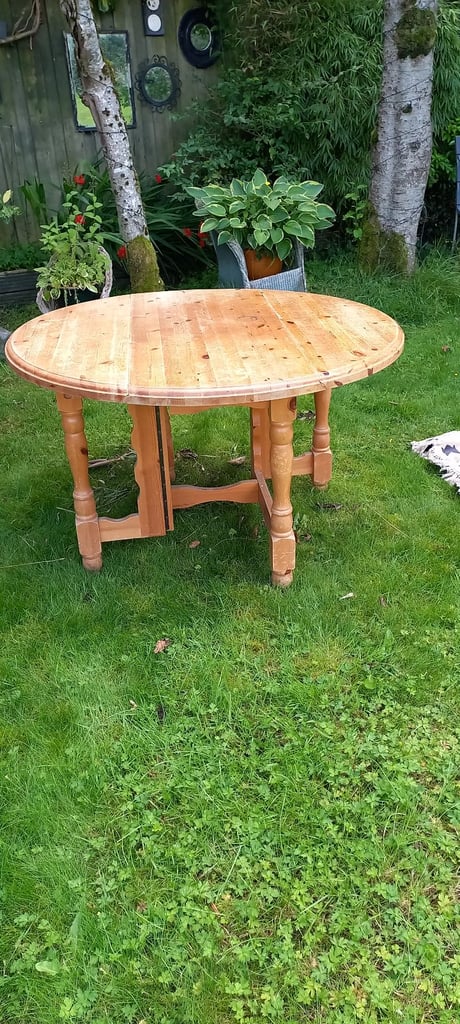 image for Pine Farmhouse Table Round 