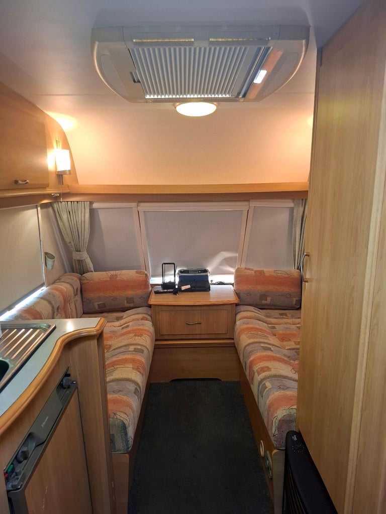 Lighweight 4 berth Lunar Zenith caravan 2004 year 
