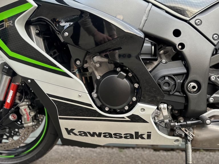 GOREGOUS ONE OWNER 2023/23 KAWASAKI ZX10-R PERFORMANCE MOTORCYCLE
