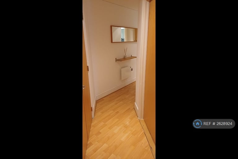 1 bedroom flat in St Davids Square, Canary Wharf, E14 (1 bed) (#2628924)