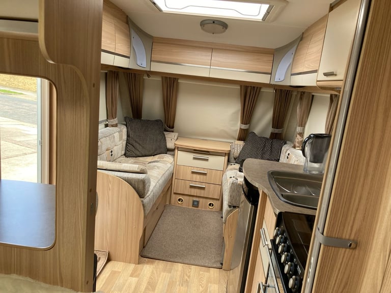 Fixed Bed Caravan Coachman Festival 560/4