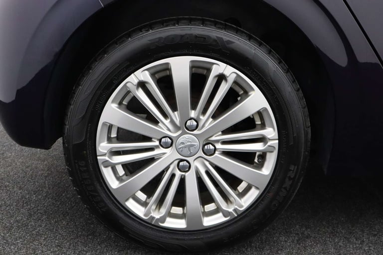 2019 Peugeot 208 1.2 208 Signature PureTech S/S 5dr Hatchback Petrol Manual