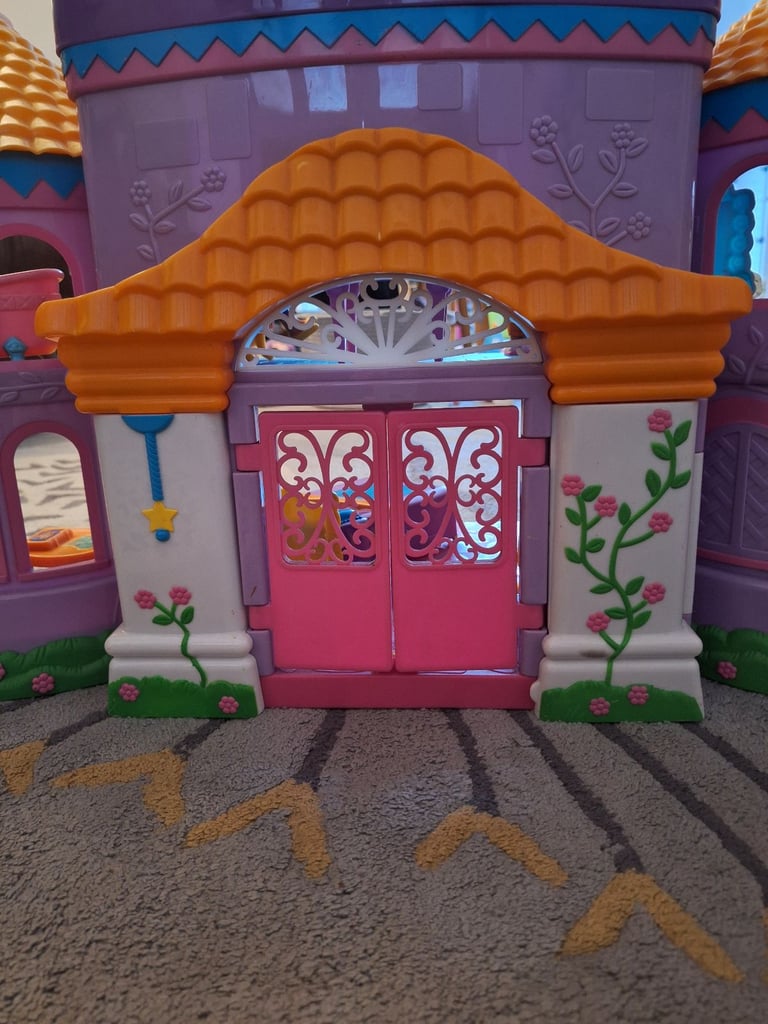 Kids play castle with furniture & people 