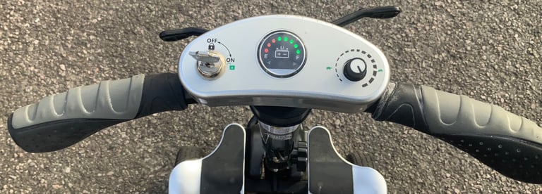 MOBILITY SCOOTER  FOLDING TYPE ONLY 17KG . £250  BARGAIN 