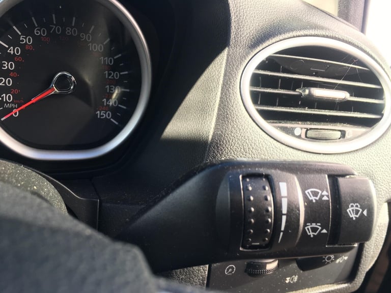2010 Ford Focus 1.6 Titanium 5dr HATCHBACK Petrol Automatic