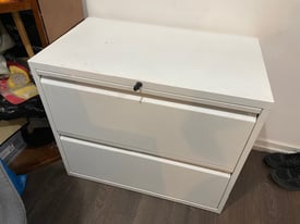 Immaculate filing cabinet with lock