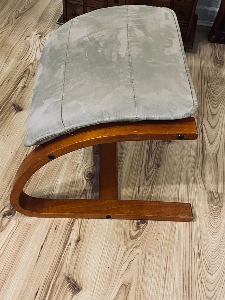 Footstall 70’s design, beautiful piece of wood work. 