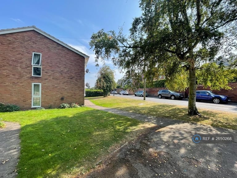 1 bedroom flat in Bradford Court, Leamington Spa, CV31 (1 bed) (#2650268)