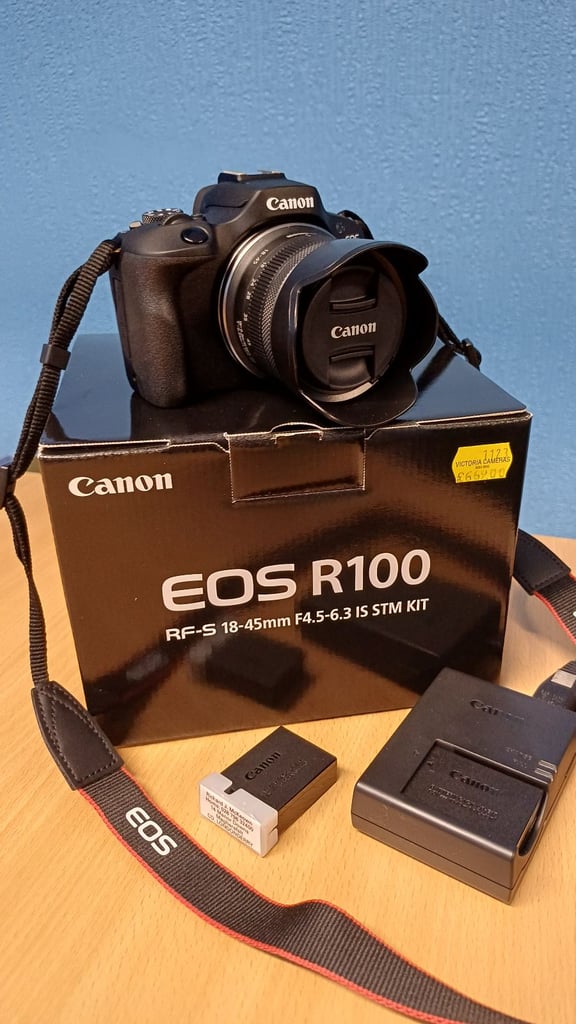 image for Canon R100 + RFS 18-45mm STM Lens, spare Canon LP-E17 battery and Hama 49mm UV filter £450 ovno