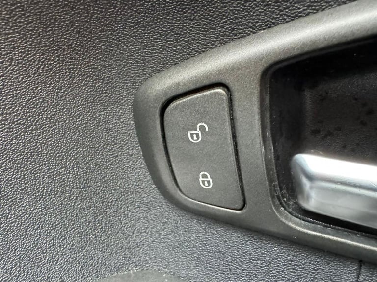 2012 62 LAND ROVER RANGE ROVER EVOQUE 2.2 SD4 PURE SUV 5DR DIESEL AUTO 4WD EURO