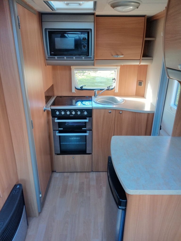 2011 swift charisma 220 
