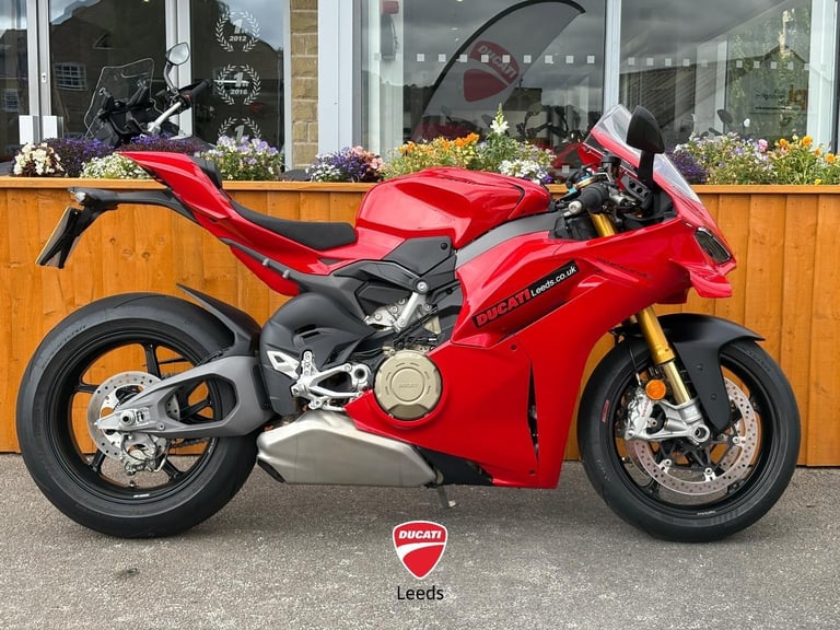 image for 2025 Ducati Panigale v4s