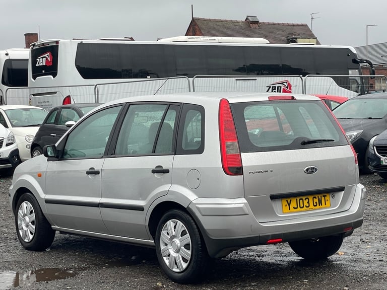FORD FUSION 1.4L 5 DOOR + IDEAL FIRST CAR + CHEAP TO INSURE &amp; LOW ROAD TAX * 