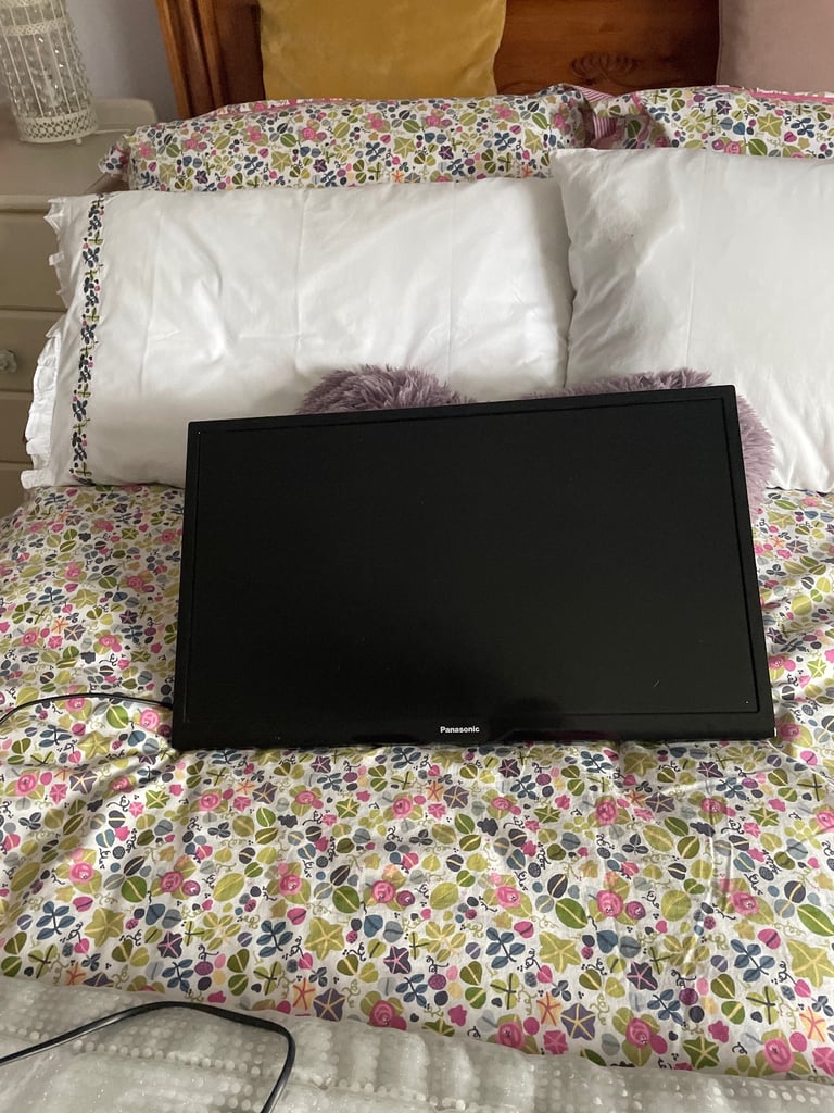 image for 24 inch smart tv with wall mount