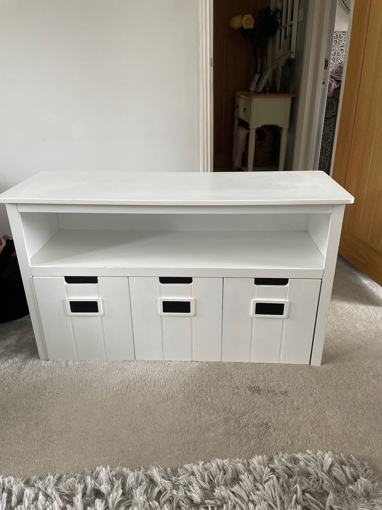 Cabinet with 3 drawers
