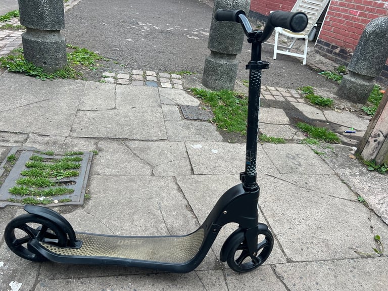 image for  AERO C5 BLACK SCOOTER
