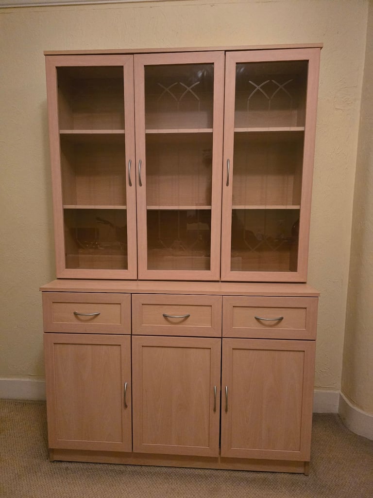 Wall cabinet with display unit.