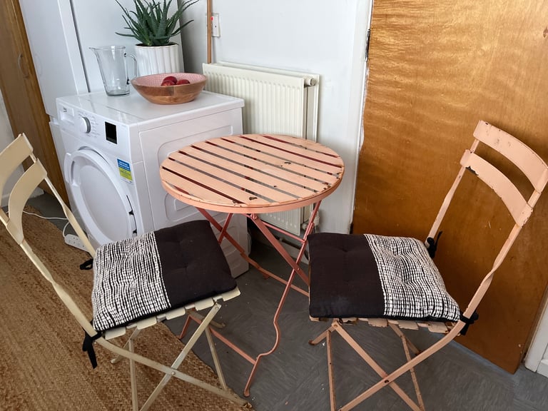 Fold away Ombré Metal Table & Chair & cushions 