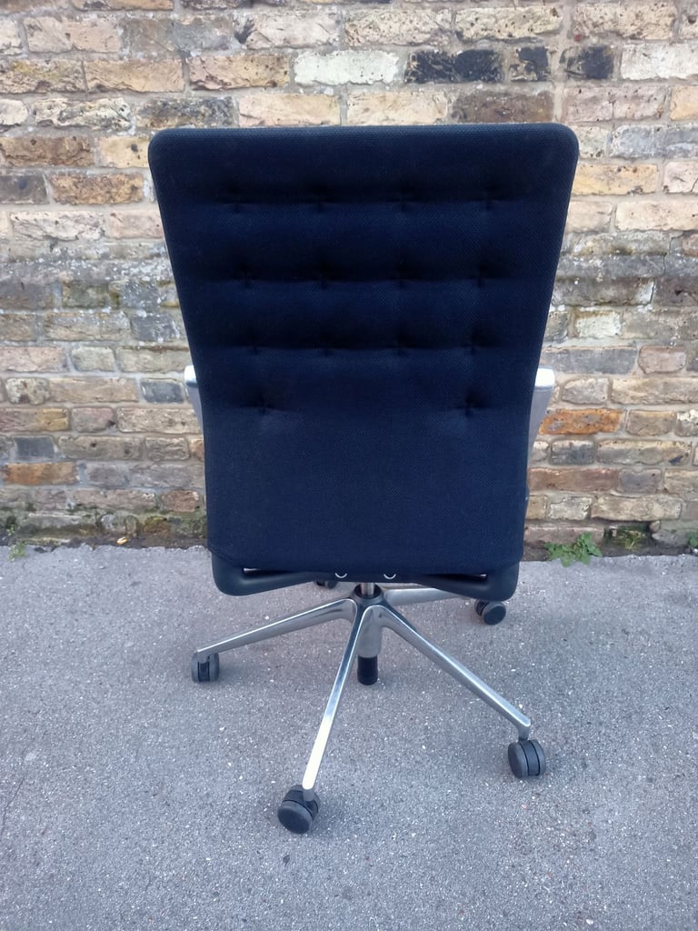 Fully functional as new Vitra  office / desk chair